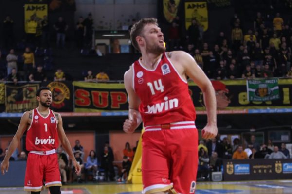 Άρης – Ολυμπιακός 77-88: Οι Ερυθρόλευκοι πέρασαν από το «Αλεξάνδρειο» με «καυτούς» Βεζένκοφ και Πίτερς