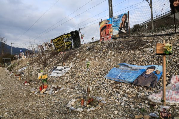 Τέμπη – Πατέρας θύματος: Βεβήλωσαν τον χώρο του δυστυχήματος, μπορείς να περιμένεις οποιαδήποτε συγκάλυψη