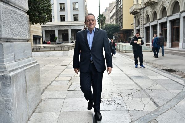 Ο Φάμελλος συναντήθηκε με τον Χαρδούβελη – «Να ενισχυθεί το ποσοστό του Δημοσίου στην Εθνική Τράπεζα»