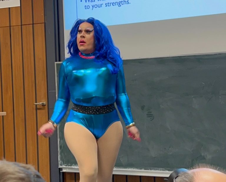 Drag και ακαδημαϊκός χώρος: Μια διάλεξη για τη διαφορετικότητα