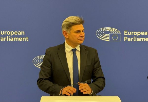 Φαραντούρης: Μαύρη σελίδα στην πορεία εκφυλισμού της Δικαιοσύνης να θέσει στο αρχείο υπόθεση που αφορά τις υποκλοπές