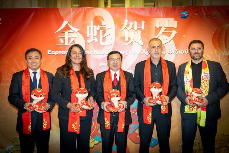 Ο Δήμαρχος Πειραιά Γιάννης Μώραλης στον εορτασμό της Κινεζικής Πρωτοχρονιάς στο Δημοτικό Θέατρο