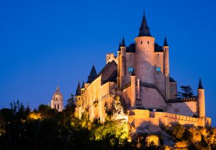 Τα πιο όμορφα κάστρα της Ευρώπης – Ενέπνευσαν την Disney, φιλοξενούν γάμους και πολιτιστικές εκδηλώσεις