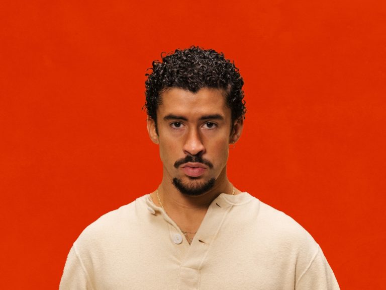 Ο Bad Bunny νικάει την Taylor Swift σε μια δύσκολη μάχη για την κορυφή των charts