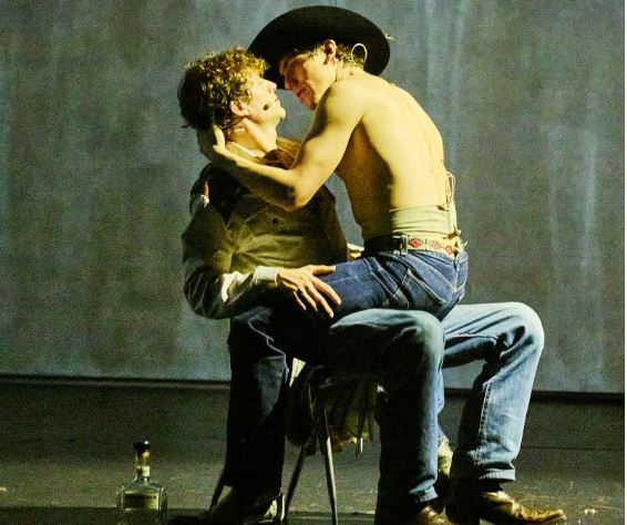 Παράταση παραστάσεων για το «Brokeback mountain» στο θέατρο Κνωσσός