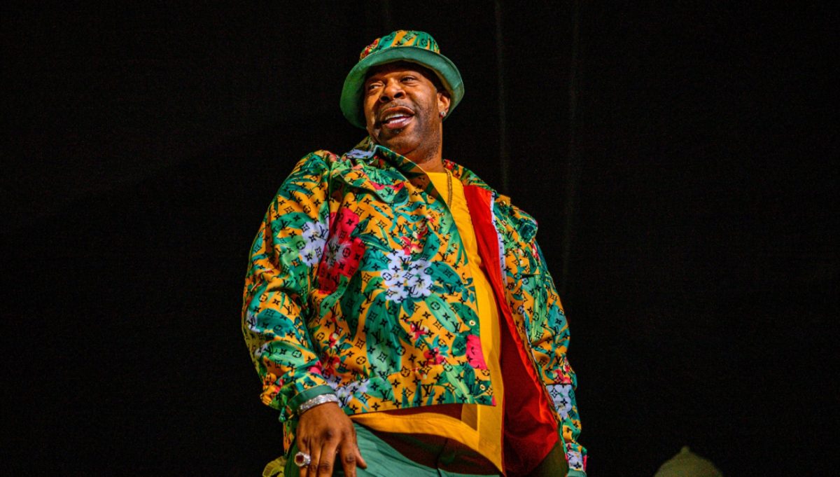 Μαθήματα διαχείρισης θυμού: Ο Busta Rhymes ξυλοκόπησε τον βοηθό του επειδή μιλούσε πολλές ώρες στο τηλέφωνο