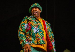 Μαθήματα διαχείρισης θυμού: Ο Busta Rhymes ξυλοκόπησε τον βοηθό του επειδή μιλούσε πολλές ώρες στο τηλέφωνο