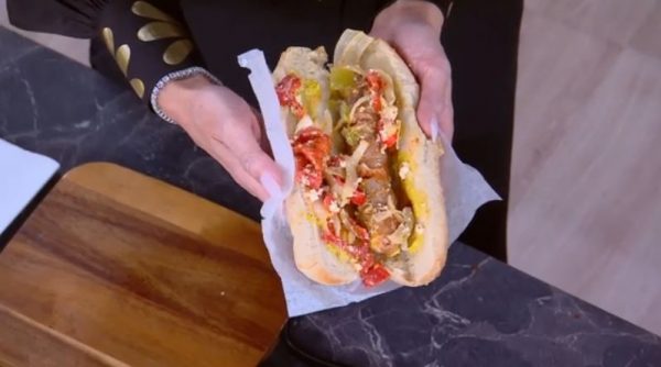 Συνταγή: Hot dog με μοσχαρίσια λουκάνικα σπετζοφάι