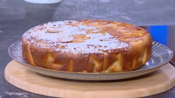 Συνταγή: Απολαυστικό κέικ μηλόπιτα