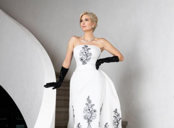 Η τουαλέτα Οσκαρ ντε λα Ρέντα και τα διαμάντια 1,1 εκατ. δολ. που φόρεσε η «πρώτη κόρη» στην ορκωμοσία