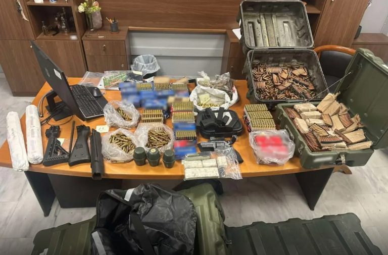 Κρήτη: Εντοπίστηκε νέα αποθήκη με εκρηκτικά, όπλα και χιλιάδες φυσίγγια – Μία ακόμη σύλληψη