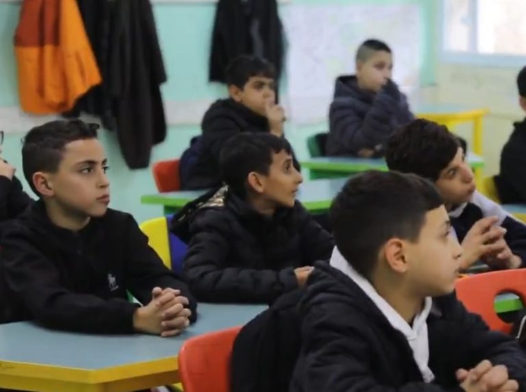 Δυτική Όχθη: Περίπου 50.000 παιδιά κινδυνεύουν να χάσουν την πρόσβασή τους στην εκπαίδευση άμεσα