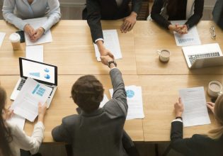 Deals: Αυξημένες οι επενδύσεις στα τρόφιμα – Τι λένε έμπειροι παράγοντες της αγοράς