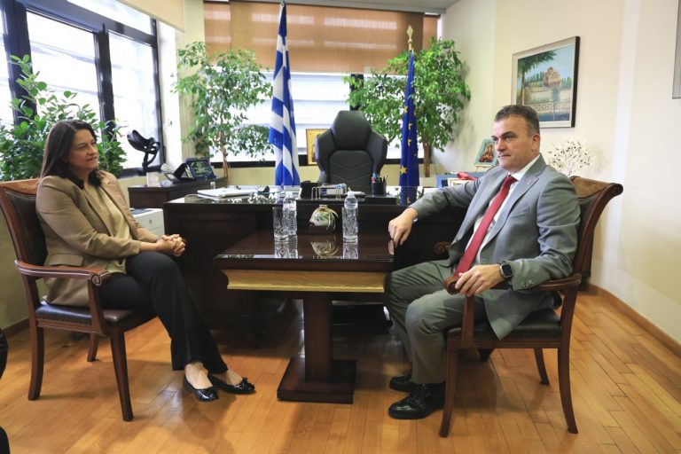 Η ενίσχυση των ανέργων στο επίκεντρο της συνάντησης της Νίκης Κεραμέως με τον Δήμαρχο Λαρισαίων