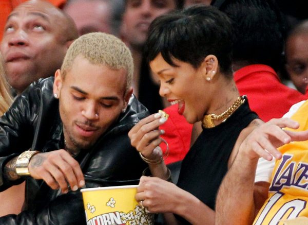 Μήνυση 500 εκατ. του Κρις Μπράουν στη Warner Bros: «Με παρουσιάζουν σαν κακοποιητή» λέει ο ράπερ που έδειρε τη Ριάνα