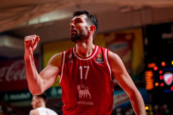 Νοκ-άουτ και ο Ρίτσι για την Αρμάνι – «Μισή» κόντρα στον Παναθηναϊκό