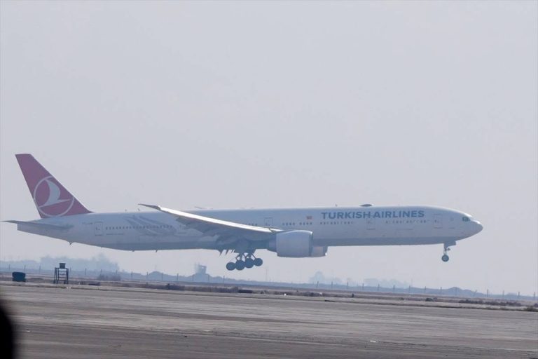 Συρία: Η στιγμή που αεροσκάφος από την Τουρκία προσγειώνεται στη Δαμασκό μετά από 13 χρόνια