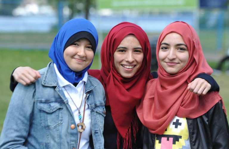 Η απαγόρευση της μαντίλας στο Βέλγιο και οι προκλήσεις της ουδετερότητας