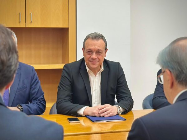 Ο Φάμελλος συναντήθηκε με την Ελληνική Ένωση Τραπεζών – «Ο ΣΥΡΙΖΑ καταθέτει προτάσεις που κάνουν καλύτερη τη ζωή»
