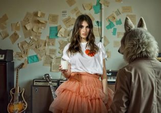 Η Παυλίνα Βουλγαράκη κυκλοφορεί το εξομολογητικό άλμπουμ ΛΥΚΟΙ