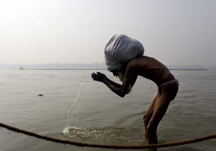 Τι είναι το Κουμπ Μελά; – Η πολυπληθέστερη άφεση αμαρτιών ξεκίνησε στην Ινδία