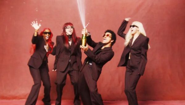 Bruno Mars και Sexyy Red ανοίγουν σαμπάνιες με τη Lady Gaga και τη Rosé στο «Fat, Juicy & Wet»