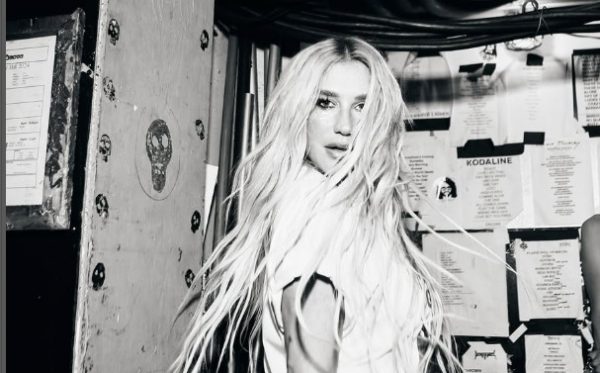Kesha: «Το TikTok μπορεί να είναι προσωρινό, αλλά το TiK ToK είναι για πάντα»