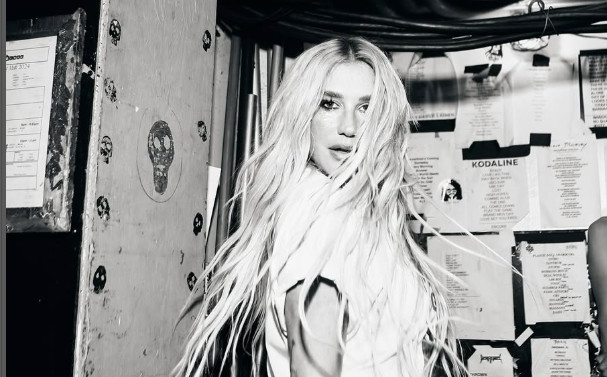 Kesha: «Το TikTok μπορεί να είναι προσωρινό, αλλά το TiK ToK είναι για πάντα»