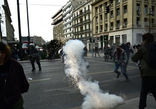 Τέμπη: «Ποιος έδωσε την εντολή να διαλύσουν τη συγκέντρωση στο Σύνταγμα;» – Πατέρας θύματος ξεσπά