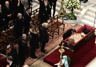 Αρχιεπίσκοπος Αναστάσιος: Σε λαϊκό προσκύνημα στη Μητρόπολη έως τη Δευτέρα