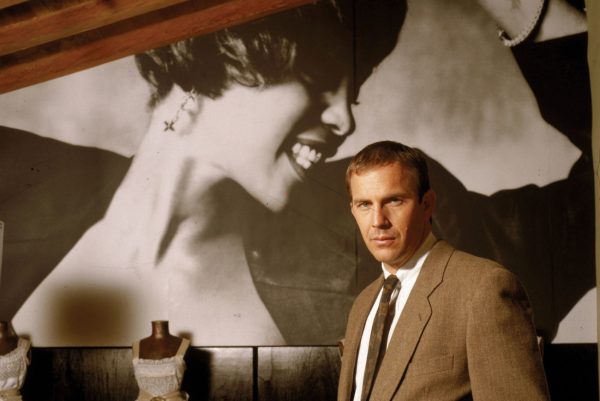 «Χάσαμε έναν φωτεινό άνθρωπο»: Ο Κέβιν Κόστνερ θυμήθηκε την Γουίτνεϊ Χιούστον στα 70α γενέθλιά του