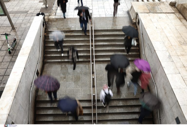 Καιρός: Βροχές και μικρή αύξηση της θερμοκρασίας – Πού θα έχει καταιγίδες