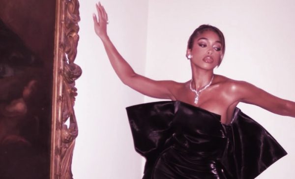 Λάτεξ και αισθησιασμός: Το Playboy επιστρέφει με πρωταγωνίστρια την Λόρι Χάρβεϊ