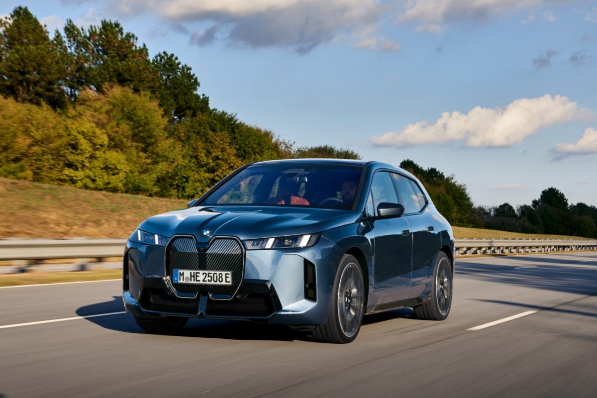 BMW iX: Στο ύψος των περιστάσεων