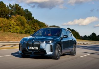 BMW iX: Στο ύψος των περιστάσεων