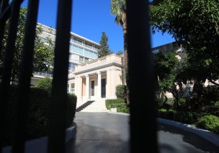 Επίθεση Μαξίμου σε ΠΑΣΟΚ και κατηγορίες για ψευδείς πληροφορίες