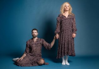 «Σε φιλώ, Πέτρος» με τη Λένα Κιτσοπούλου στο θέατρο Δίπυλον