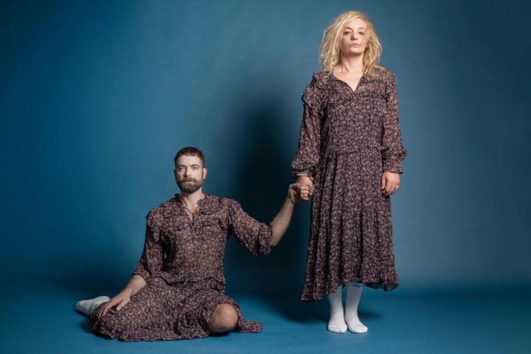 «Σε φιλώ, Πέτρος» με τη Λένα Κιτσοπούλου στο θέατρο Δίπυλον