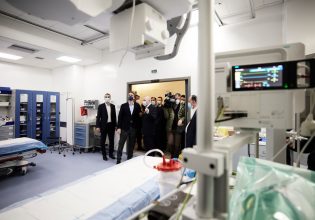 Φιέστα Μητσοτάκη στο Ασκληπιείο Βούλας: Επισκέφθηκε ανακαινισμένη πτέρυγα, χαρακτήρισε κραυγές τις αντιδράσεις