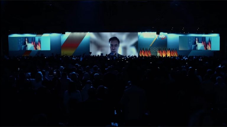 Έλον Μασκ: Συμμετείχε σε προεκλογική συγκέντρωση του AfD [video]