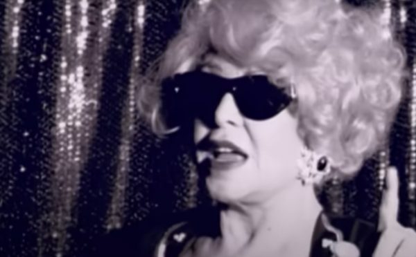 Καίτη Γκρέυ: Η διαθήκη και το εξώδικο στο «Υπάρχω»