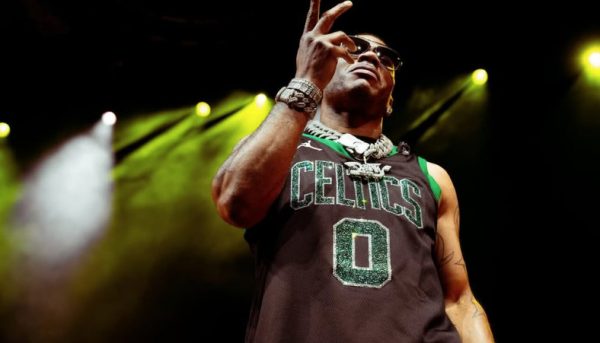 Αμετανόητος ο Nelly παρά την κατακραυγή: Εμφανίστηκε στην ορκωμοσία Τραμπ «για το έθνος»