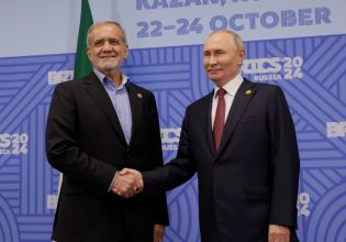 Στη Μόσχα ο ηγέτης του Ιράν για να υπογράψει συνθήκη συνεργασίας με τη Ρωσία