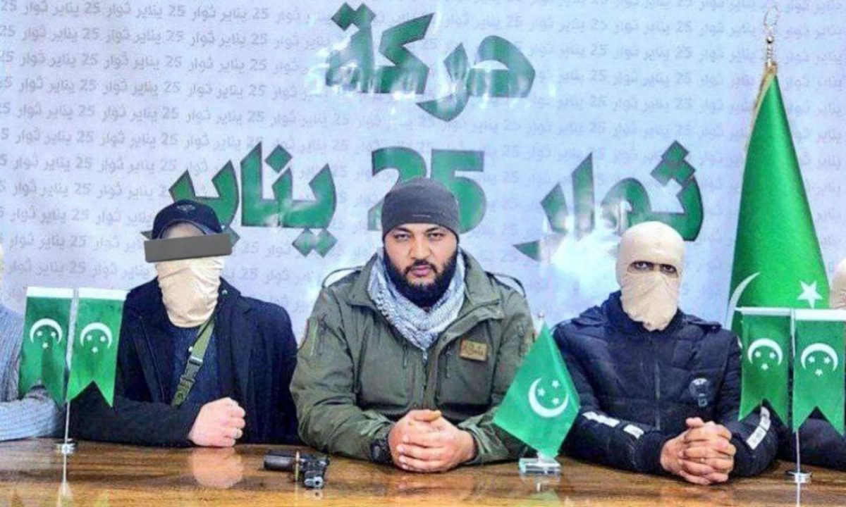 Αίγυπτος: «Δικτάτορα, είσαι ο επόμενος» – Ποιος είναι ο Άχμεντ αλ-Μανσούρ που προκαλεί πονοκέφαλο στον Σίσι