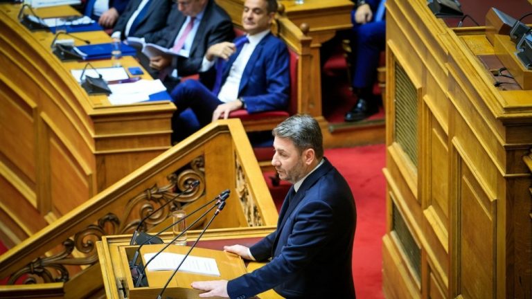 Η νέα «σύγκρουση» Μαξίμου – ΠΑΣΟΚ, οι διαφωνίες για τις συνεργασίες και η στάση Ανδρουλάκη