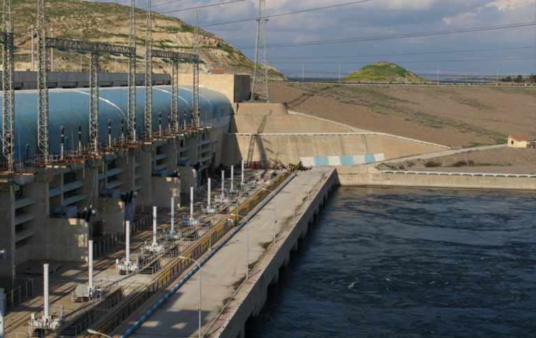 Συρία: Φουντώνει η μάχη μεταξύ τζιχαντιστών και Κούρδων για το νερό – Κουρδικά drone ανατινάζουν οχήματα