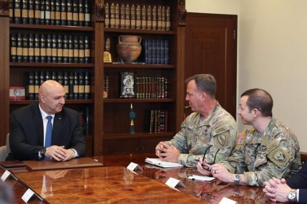 Λίβανος: Ο πρόεδρος Αούν συζητά με αντιπροσωπεία των ΗΠΑ για την αποχώρηση του ισραηλινού στρατού από τη χώρα