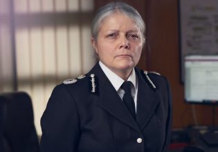 Βρετανία: «Ερχόμαστε για σας» – Η γυναίκα αστυνομικός που προειδοποιεί τους βιαστές της… διπλανής πόρτας