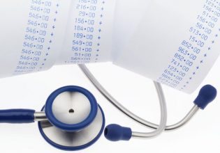 Άνθρακας ο θησαυρός της τροπολογίας για τα ασφάλιστρα υγείας  – Τι λένε οι καταναλωτικές ενώσεις