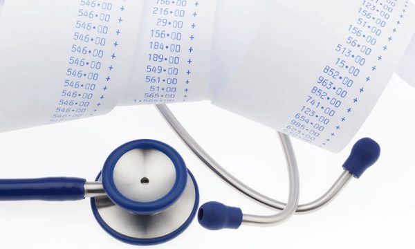 Άνθρακας ο θησαυρός της τροπολογίας για τα ασφάλιστρα υγείας  – Τι λένε οι καταναλωτικές ενώσεις